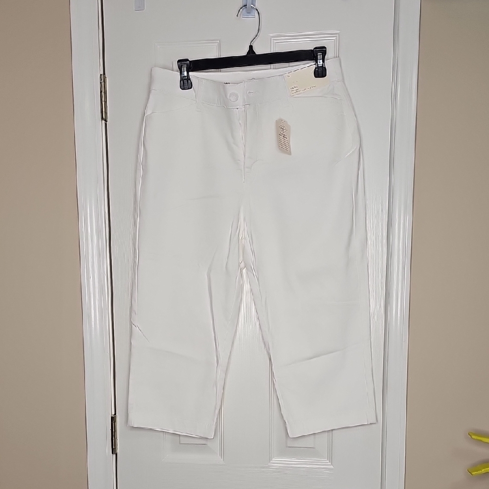 St. John's Bay White Capri Pants Secretly Slender Mid-rise Size 10